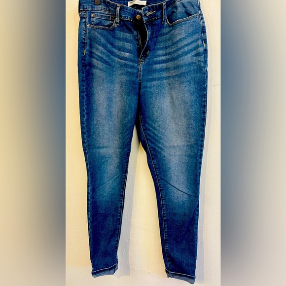 Levi Strauss Signature Gold Women's Totally Shaping Skinny Jeans, size 14L - Picture 1 of 6